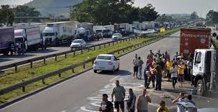 Greve de caminhoneiros em portugal faz população procurar combustível na espanha. Greve De Caminhoneiros Seria Tiro No Pe Diz Setor Agricola Brasilagro