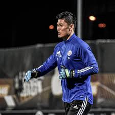 Rayan ait nouri (angers) ha sido amonestado con tarjeta amarilla por juego peligroso. Japan Football Eiji Kawashima Strasbourg V Angers Facebook