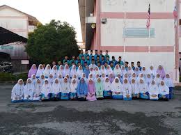 Sudah tiba giliran pihak penganjur mengumunkan pemenang tempat ketiga dan naib johan. Sekolah Menengah Kebangsaan Agama Tun Said Di Bandar Kota Belud
