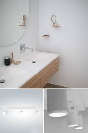 moderne witte plafondspot badkamer ip44 moderne witte plafondbalk met drie spots deze plafondlamp is uitgevoerd in mat wit badkamer plafondlamp woonideeen