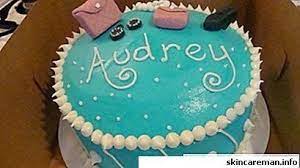 Kue ulang tahun ini bermodelkan barbie.menggunakan mainan barbie dan kuenya dilapisi icing yang bisa dimakan ditambah lagi hiasan bunga di atas kue.bagi yang ingin memesan silahkan datang ke kalika cake shop di jln.mekar puspita no.42 atau telpon ke 70553660 atau 081809454255. Gambar Kue Ulang Tahun Untuk Remaja Putri 50 Kue Ulang Tahun Teratas Dengan Gambar Kecantikan Mode 100 Gambar Kue Ulang Tah Di 2021 Kue Ulang Tahun Kue Ulang Tahun