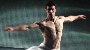 Roberto bolle, famoso etoile della danza italiana, è uno dei ballerini più apprezzati e richiesti in tutto il mondo. La Danza Di Ieri E Di Oggi Nella Domenica Con Roberto Bolle Su Rai Storia Artslife