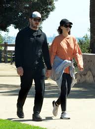 (no fed ex) chris pratt c/o. Katherine Schwarzenegger And Chris Pratt Go For A Walk In Santa Monica 03 18 2020 Celebmafia