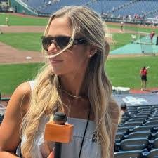 Karen Treece's Instagram, Twitter & Facebook