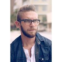 A list of who Simon Hallam is following