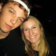 Amanda Klix's Instagram, Twitter & Facebook