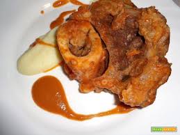 Cucinato al forno, l'ossobuco è molto saporito e anche il trito di verdure che lo accompagna, assume un gusto molto, molto buono. Ricette Per Ossobuco Forno Trovaricetta Com