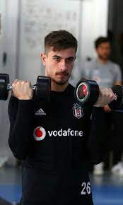 Umut Aydemir Adli Kullanicinin 1 9 0 3 Panosundaki Pin Siyahin Gucu Unluler Spor