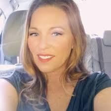 Amanda Noggle's Instagram, Twitter & Facebook