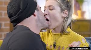 Petite milf kisses a guy on first date and gives him a blowjob.The small  tits blonde gets her shaved pussy fucked.Then rides his big dick and  squirts - XNXX.COM