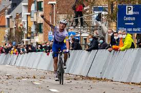 Dit hotel biedt eenvoudig ingerichte kamers in het centrum van de panne, op minder dan 100 meter van het zandstrand. Belgium S Lampaert Wins Three Days Of Bruges De Panne For Deceuninck Quickstep