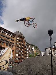 Hier im video die einfachere version mit beiden. Dirt Jumping Wikipedia