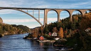 Svinesund is a sound separating the swedish municipality of strömstad in the province of bohuslän in the county of västra the old bridge at svinesund, connecting sweden and norway, in august 2003. The Svinesund Bridges