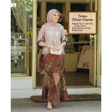 Kebaya duyung modern dianggap sangat cocok untuk dikenakan dalam acara resepsi pernikahan. Jual Snoebel Od Rok Duyung Sinta Couple Batik Sarimbit Kebaya Modern Brokat Batik Terbaru Juni 2021 Blibli
