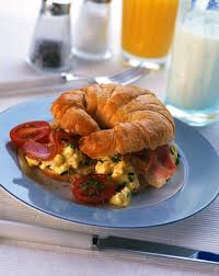 Ruhrei Tomaten Croissant Mit Speck Rezept Rezepte Ruhrei Lebensmittel Essen