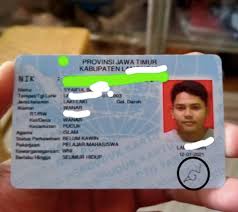 Ada 2 gambar dalam 1 kad pengenalan. Kerana Terlalu Minat Naruto Pemuda Ini Sign Logo Konohagakure Pada Kad Pengenalan