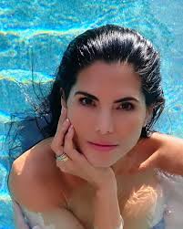 No se cuál es el afán,de algunos de que vuelva,la Maga,a tomar las riendas  del miss Universe PUERTO RICO,en caso de que cambie a TELEMUNDO,como se  avecina,aquí,les presento,un cuadro de 5,ex miss