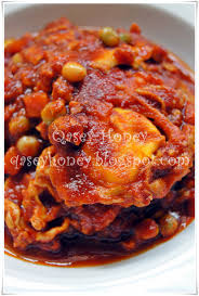 Ketepikan ikan bilis di tepi kuali dan pecahkan telur. Sambal Telur Pecah Darat Qasey Honey