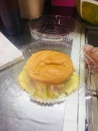 Saat ini sudah banyak orang yang menjual burger, mulai dari otlet otlet kecil hingga restoran mahal yang ada. Ayen Burger Home Facebook