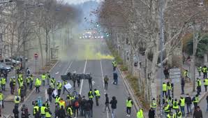 See more of blocage france gilet jaune herbignac on facebook. Acte V Des Gilets Jaunes A Saint Etienne Forte Mobilisation Et Quelques Debordements