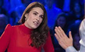 Per la prima volta diana del bufalo si è confessata a cuore aperto rivelando che dietro alla sua maschera di solarità si celerebbe invece un periodo difficile. Diana Del Bufalo La Confessione Anche Io Soffro