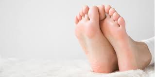 Perah lemon sedikit dalam kasut korang dan tinggalkan kepingan lemon tersebut. Cara Menghilangkan Bau Kaki Cukup Mudah Jika Anda Ikut Petua Ini