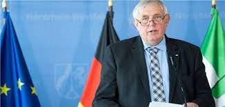 In nrw können menschen aus der prioritätsgruppe 3 ab 6. Impf Prio 2 Nrw Will Bis Ende Mai Durch Sein