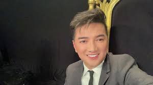 Đàm Vĩnh Hưng tình cờ bay chung chuyến với Hoa hậu Đỗ Thị Hà và có màn nhận  xét vô cùng bất ngờ