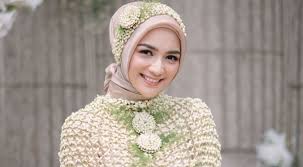 Jilbab citra kirana model cara memakai foto design jilbab citra kirana. Menikah Dengan Rezky Aditya Hari Ini Citra Kirana Bismillah