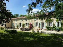 Magnifique Maison En Pierre Piscine Chauffee Et Vues Sur La Campagne Vallonnee Gondrin Maison En Pierre Locations Vacances Maison