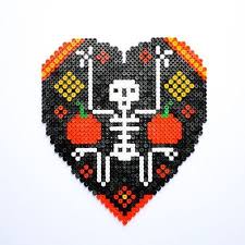 Qui A Peur Des Perles Hama Le Retour De La Selection Halloween Modeles Hama Perles Hama Pour Halloween Billes De Fer Perles Hama