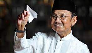 Kisah asmara sepanjang masa habibie dan ainun berawal. Sell On Twitter Rest In Peace Pak Bj Habibie You Are Truly A Blessing For Indonesia