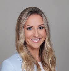 Maggie Oaks's Instagram, Twitter & Facebook