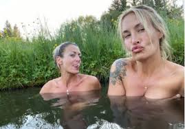 Sy sê ook sy wil niemand in 'n slegte lig stel nie. Wie Gott Sie Schuf Sarah Connor Beim Nacktbaden In Island Stars Vol At