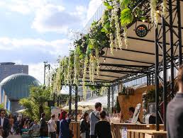 Drinks and food are abordable and not bad. Le Rooftop Le Plus Colore De Paname A Ouvert Ses Portes Ma Terrazza