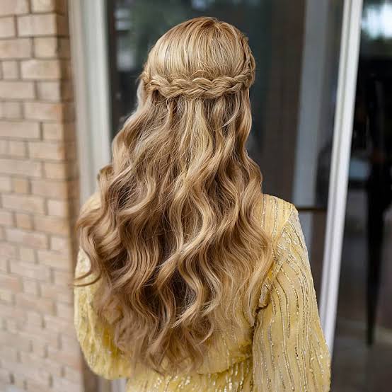 24 Stunning Curly Prom Hairstyles for 2026 - Updos, Down Do's & Braids!