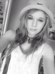 Renae Annette Dean (@RAWRI_4_LIFE_XO)