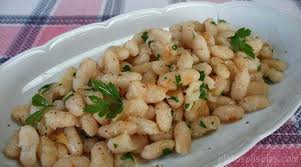 Es una ensalada muy fácil de preparar ya que usando judías de conserva no tendremos que cocinar nada. Alubias Salteadas Platos Plis Plas