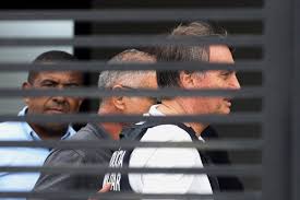 Bolsonaro pede suspensão de pena a Nunes Marques enquanto aguarda revisão da condenação no STF