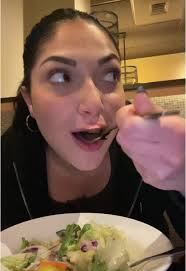 Olive Garden Salad Review and Tasting Experience