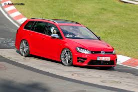 I compare both the mk7 golf r and the mk7.5 golf r to explain the differences as a result of the facelift. Vw Golf R Estate Spotted Undisguised Auto Express