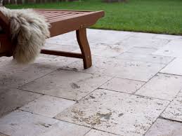 Le Travertin Rustic Pour L Exterieur Apporte Un Charme Accueillant Authentique Et Convivial A Votre Terrasse Lorsqu Travertin Terrasse Travertin Sol Terrasse