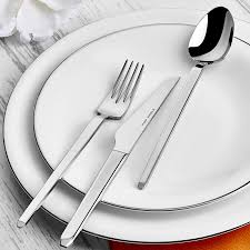 Akasya çatal kaşık bıçak setlerinde en kaliteli çeliği, kusursuz bir işçilikle yorumladık. Karaca 84 Parca Glacial Kutulu Catal Kasik Bicak Takimi Karaca Home