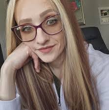 Jennifer Roundy's Instagram, Twitter & Facebook