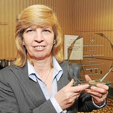 US Navy veteran Deborah Jesseman receives Crossroads Hospice Caring More  Award