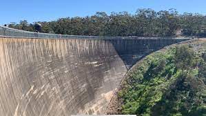 Two people sitting on opposite sides can hear each other clearly by whispering along the curved surface of the wall. 2u8j7rzukqrf0m