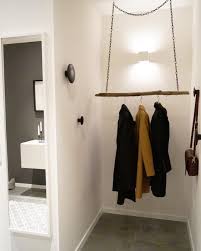 Unsere Diy Garderobe Den Ast Habe Ich Bei Dawanda Bestellt Und Die Kette Ist Vom Baumarkt Man Kann Naturlich Auch Diy Wardrobe Wardrobe Organisation Ikea Diy