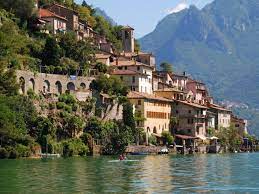 Perched on the steep mountainside it is a community of narrow streets, inaccessible to cars, with a delightful surprise round. Ausflugsziele Ch Das Ehemalige Fischerdorf Gandria
