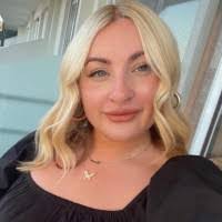 Laura Ibbotson's Instagram, Twitter & Facebook