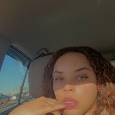 Alana Logan's Instagram, Twitter & Facebook